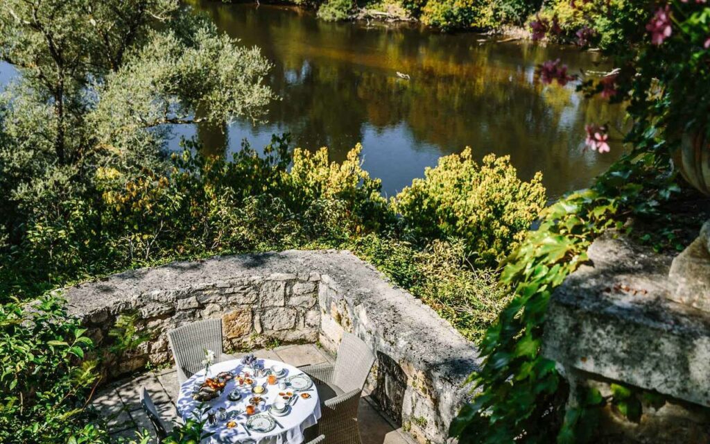 467_restaurant-lacave-avec-terrasse.jpg