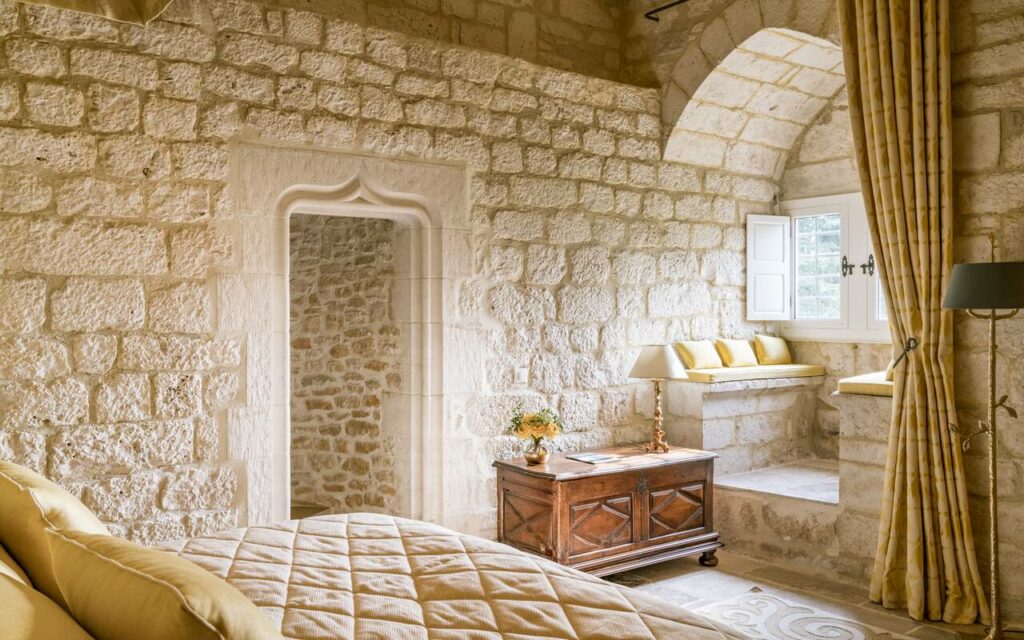 795_chambre-avec-le-charme-des-pierres-hotel-de-charme-dordogne-chateau-de-la-treyne-5-etoiles