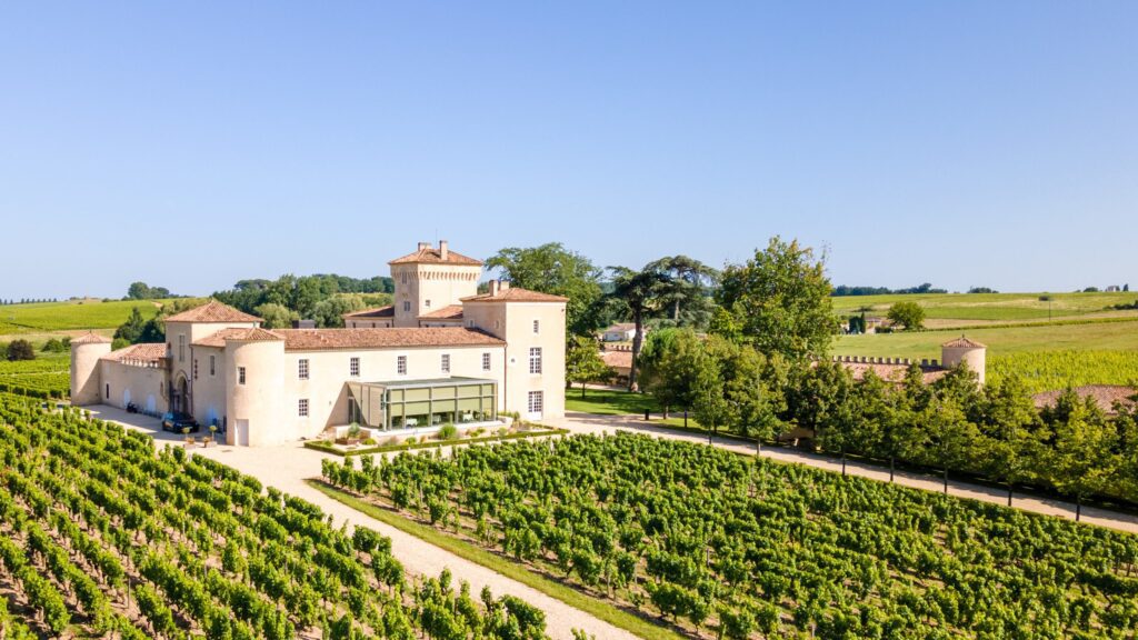 Hotel-Restaurant-Lalique-au-Chateau-Lafaurie-Peyraguey-©-Photo-Michael-Boudot-scaled