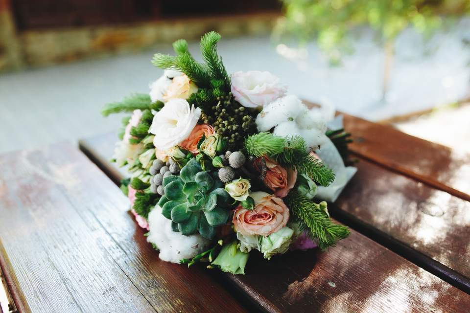 bouque-flowers-table